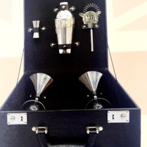 NWT Cocktail Hamper Bar Great British Hamper Co Portable Gift Set Retails $90.00